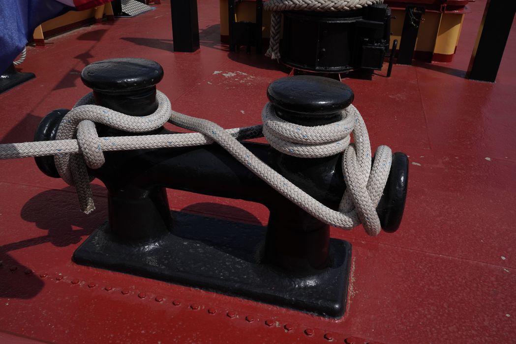 bateau de service : remorqueur portuaire et de haute mer dit Le Saint Gilles