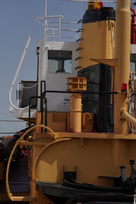 bateau de service : remorqueur portuaire et de haute mer dit Le Saint Gilles