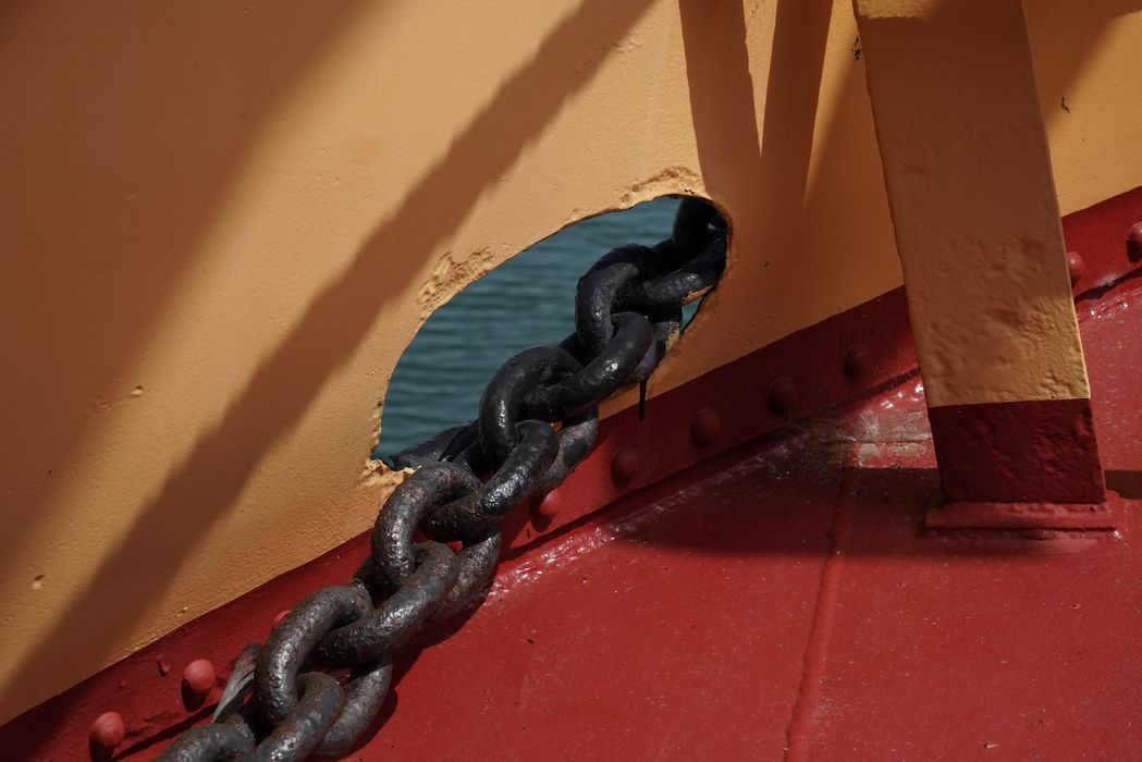 bateau de service : remorqueur portuaire et de haute mer dit Le Saint Gilles