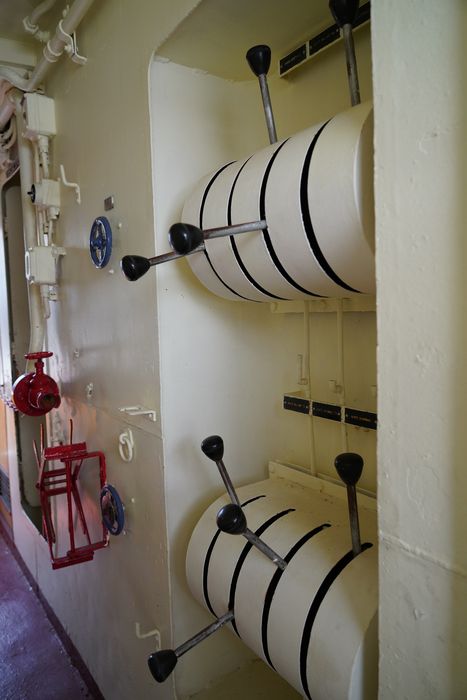 bateau de service : remorqueur portuaire et de haute mer dit Le Saint Gilles