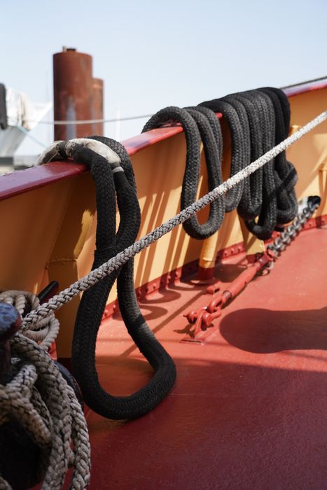 bateau de service : remorqueur portuaire et de haute mer dit Le Saint Gilles