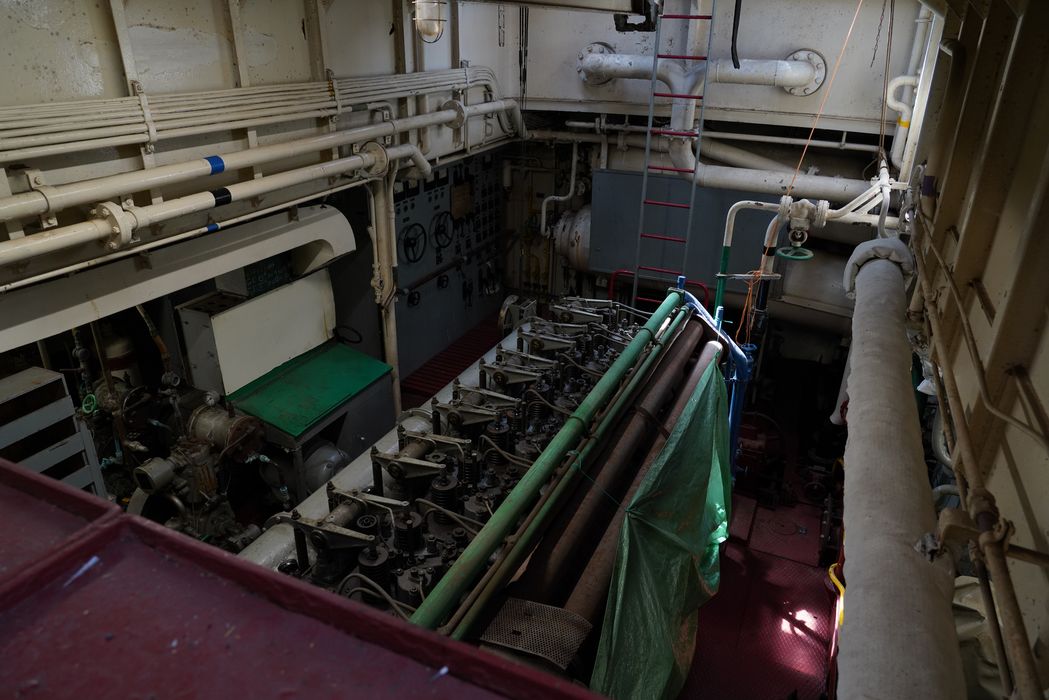 bateau de service : remorqueur portuaire et de haute mer dit Le Saint Gilles