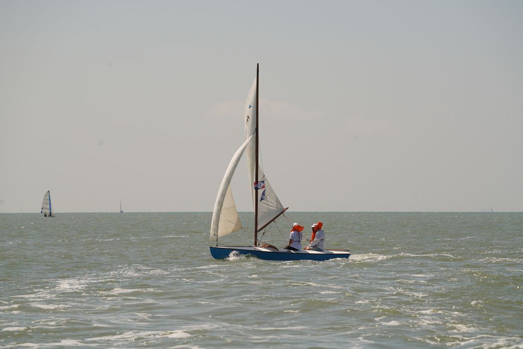 bateau de plaisance : bateau sans nom, dériveur de type Snipe, dériveur léger de type Snype