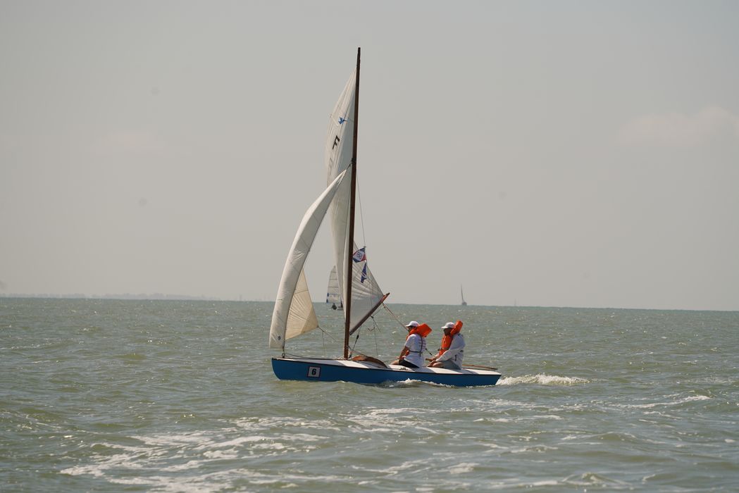 bateau de plaisance : bateau sans nom, dériveur de type Snipe, dériveur léger de type Snype