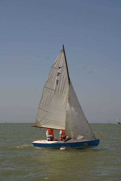 bateau de plaisance : bateau sans nom, dériveur de type Snipe, dériveur léger de type Snype