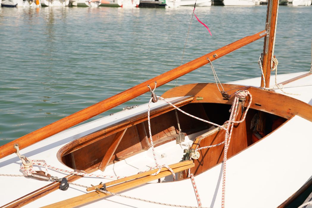 bateau de plaisance : bateau sans nom, dériveur de type Snipe, dériveur léger de type Snype