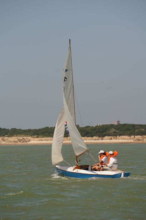 bateau de plaisance : bateau sans nom, dériveur de type Snipe, dériveur léger de type Snype