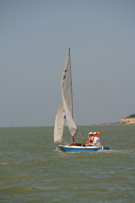 bateau de plaisance : bateau sans nom, dériveur de type Snipe, dériveur léger de type Snype
