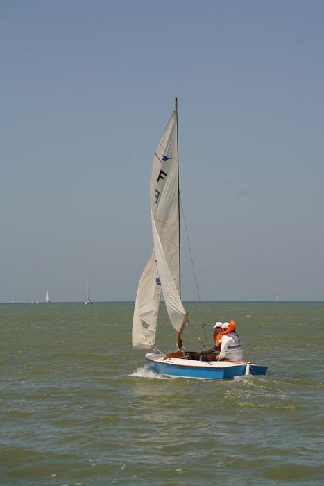 bateau de plaisance : bateau sans nom, dériveur de type Snipe, dériveur léger de type Snype