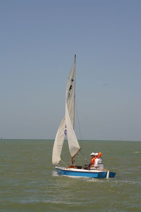 bateau de plaisance : bateau sans nom, dériveur de type Snipe, dériveur léger de type Snype