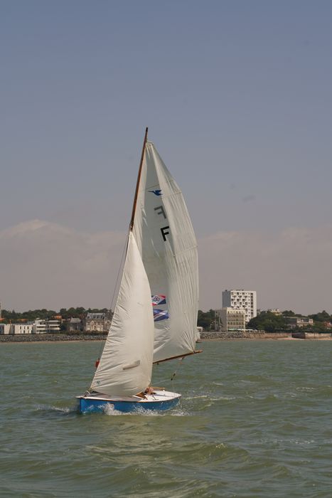 bateau de plaisance : bateau sans nom, dériveur de type Snipe, dériveur léger de type Snype