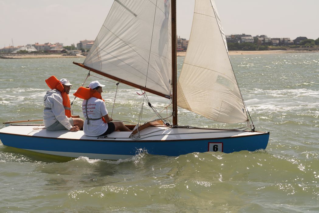bateau de plaisance : bateau sans nom, dériveur de type Snipe, dériveur léger de type Snype