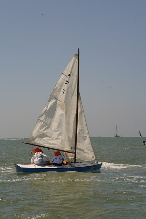 bateau de plaisance : bateau sans nom, dériveur de type Snipe, dériveur léger de type Snype
