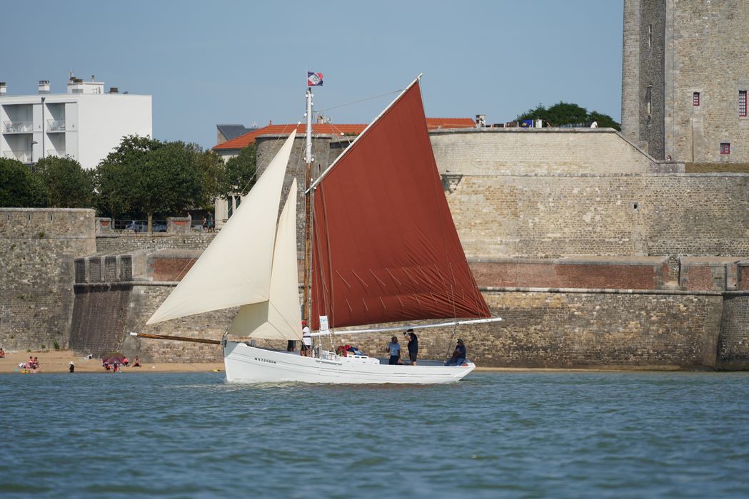 bateau La Flèche, bac ostréicole mixte gréé en sloop