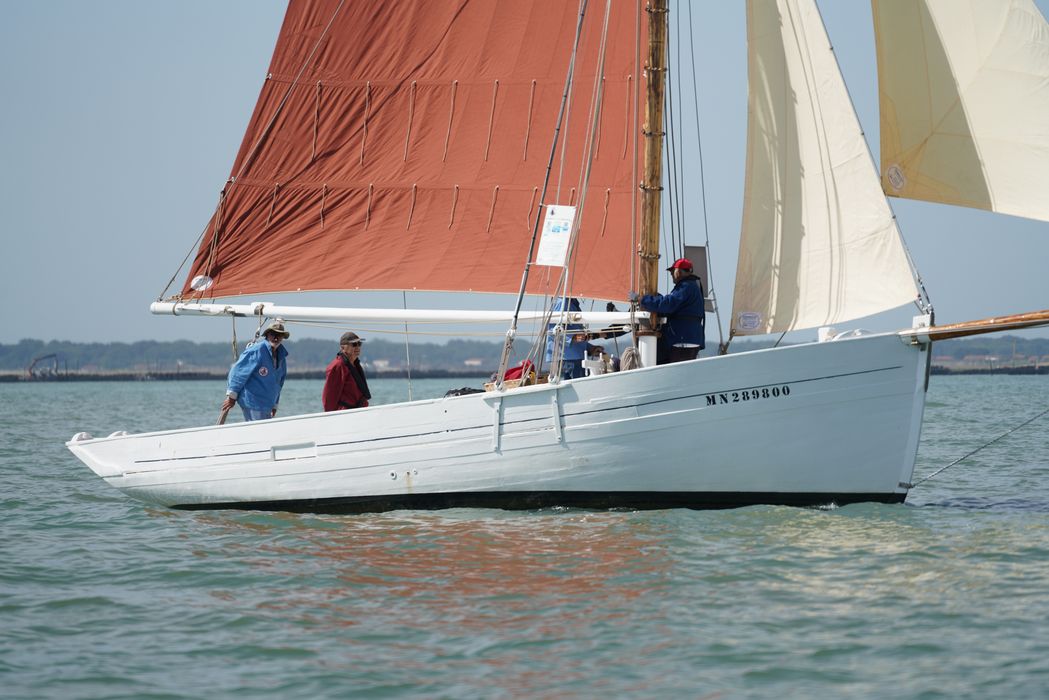 bateau La Flèche, bac ostréicole mixte gréé en sloop