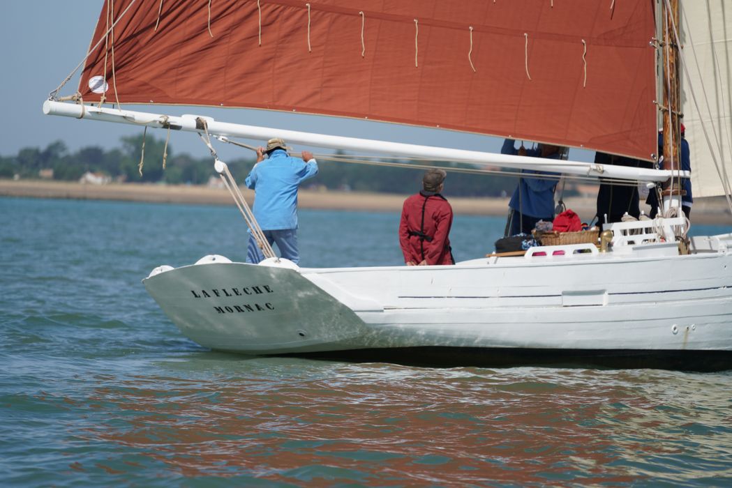 bateau La Flèche, bac ostréicole mixte gréé en sloop