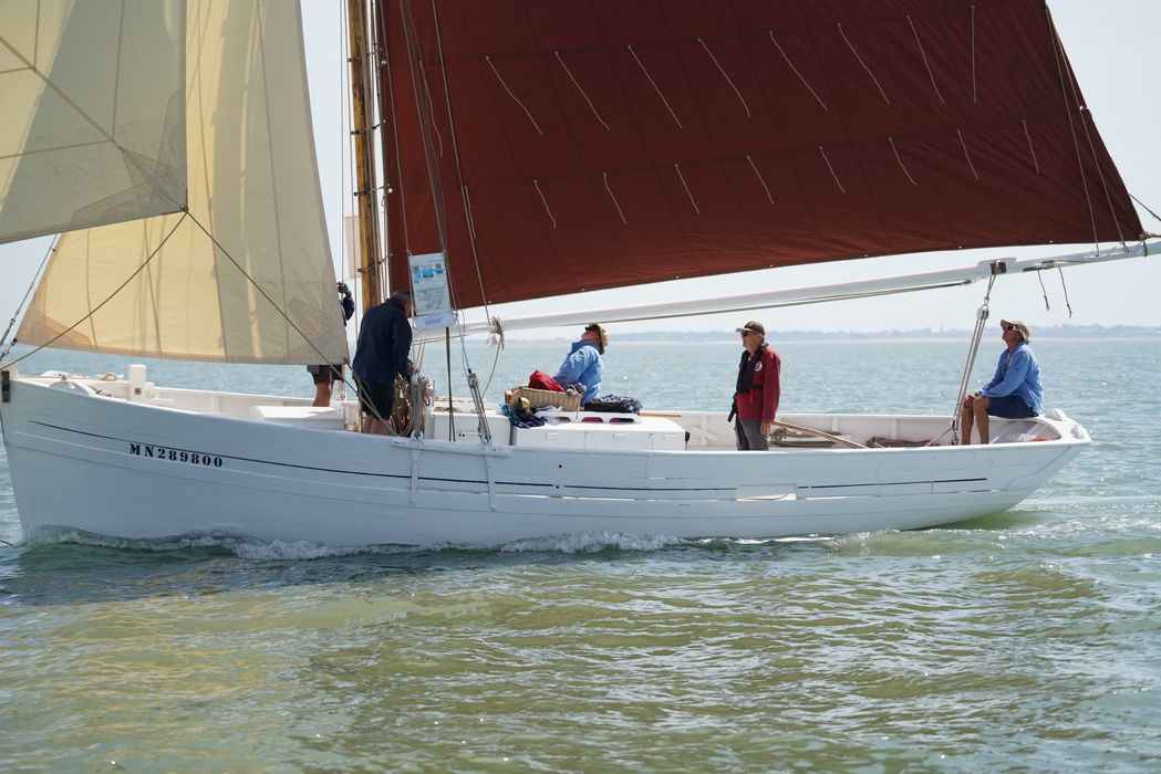 bateau La Flèche, bac ostréicole mixte gréé en sloop