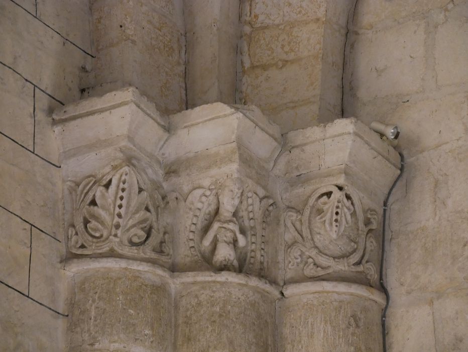 détail de chapiteaux sculptés