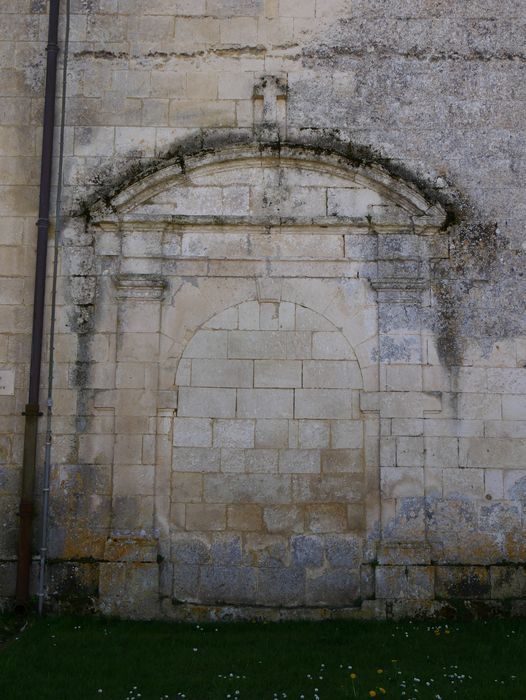 façade latérale nord-est, ancien portail d’accès
