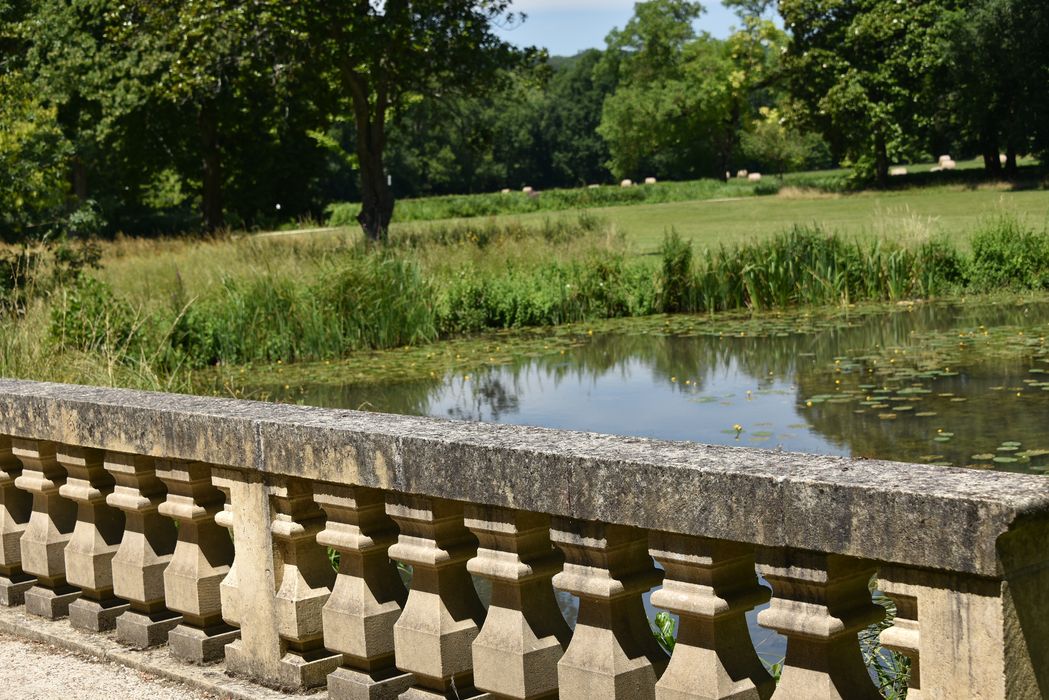 balustrade du pont de la mare