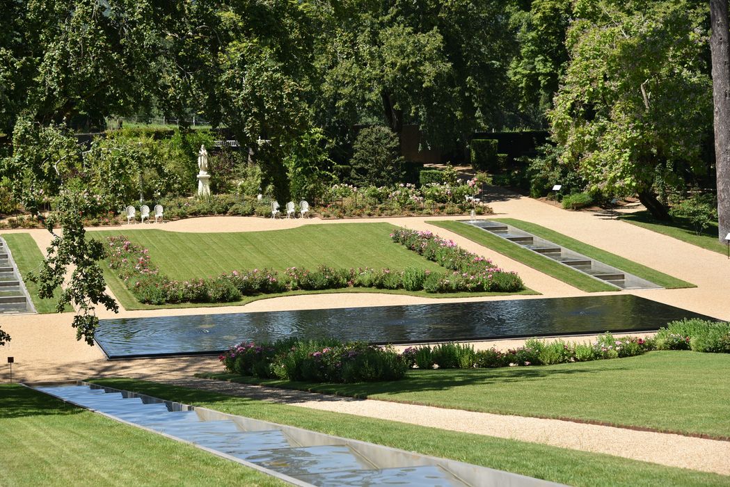 pièce d ‘eaux, massif fleuri