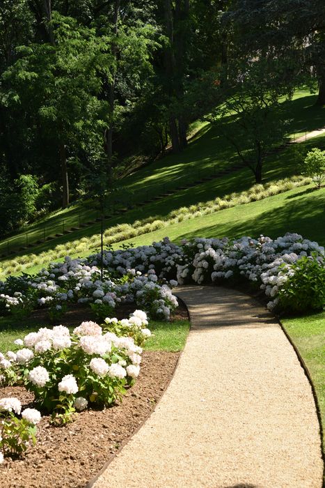 chemin et parterre (art topiaire)