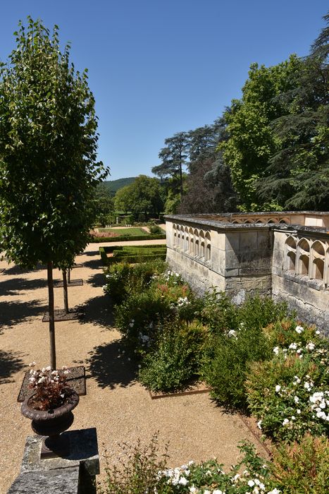 massif fleuri,  balustrade