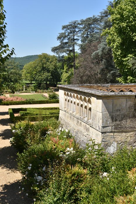 massif fleuri, balustrade