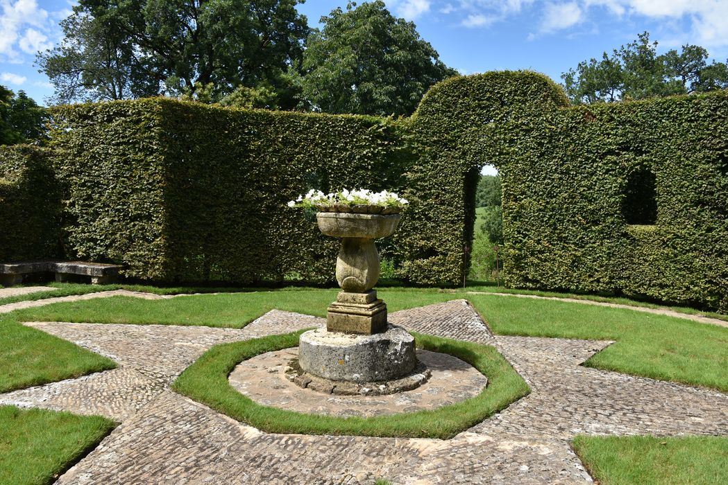 sculpture, broderies (art topiaire)