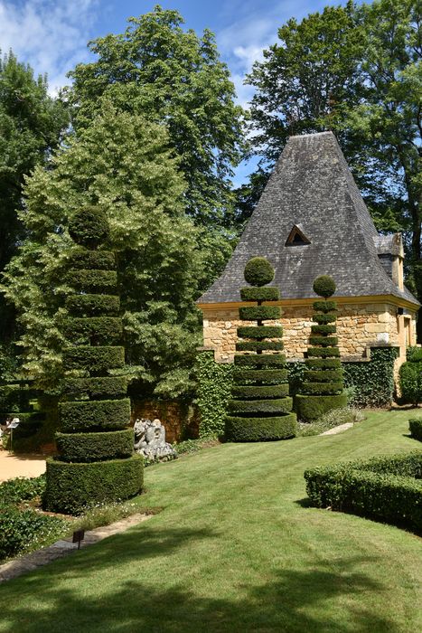 broderies (art topiaire), vue partielle du manoir