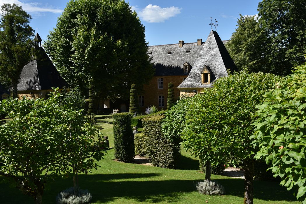 bordures (art topiaire), vue partielle du manoir