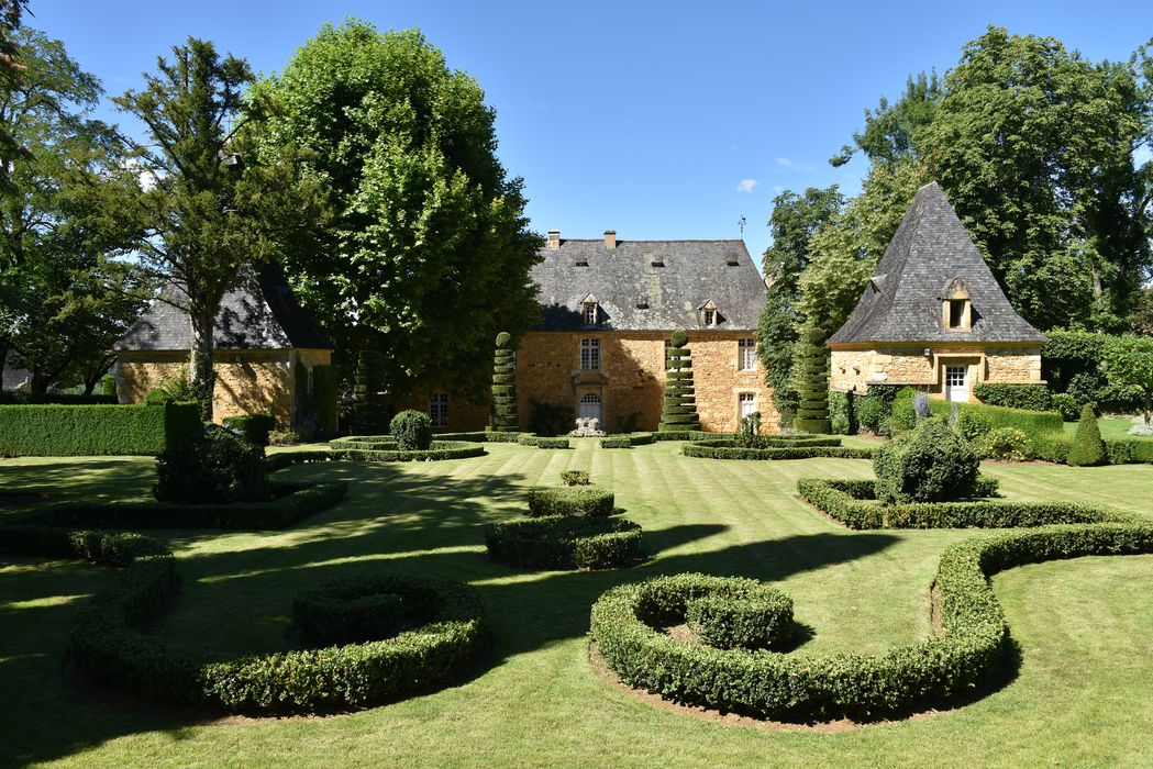 parterres et bordures (art topiaire), vue partielle du manoir
