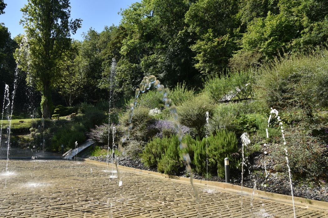 fontaine (jeu d’eau), massif fleuri
