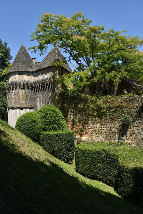 broderies, tours, façade Ouest