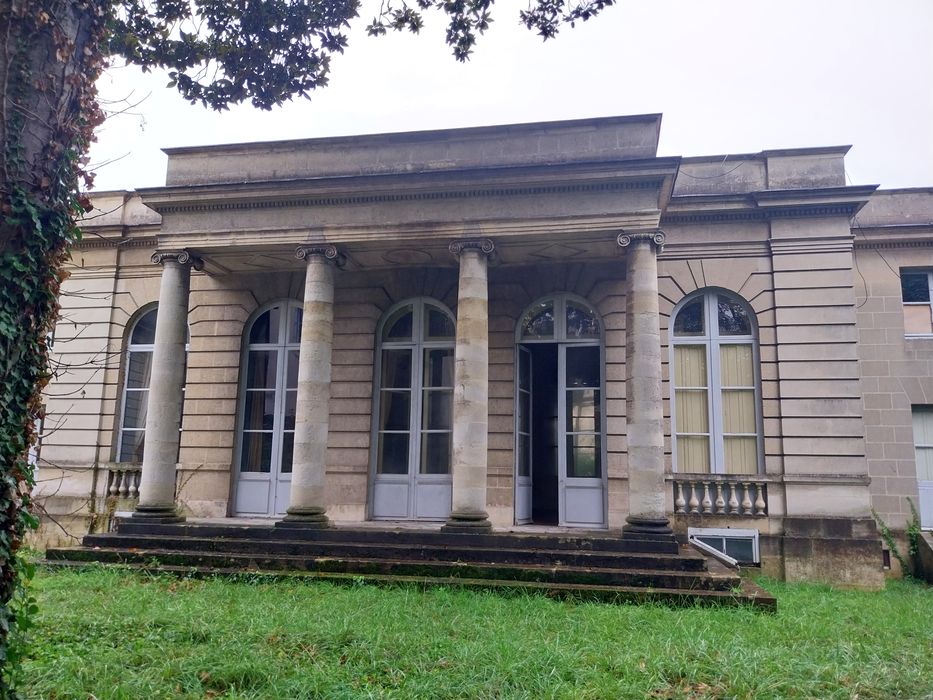 façade sur le jardin