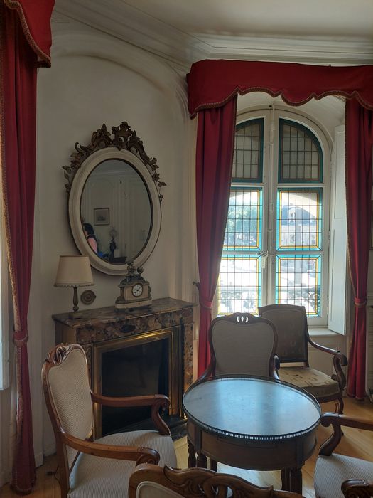 vue partielle du mobilier