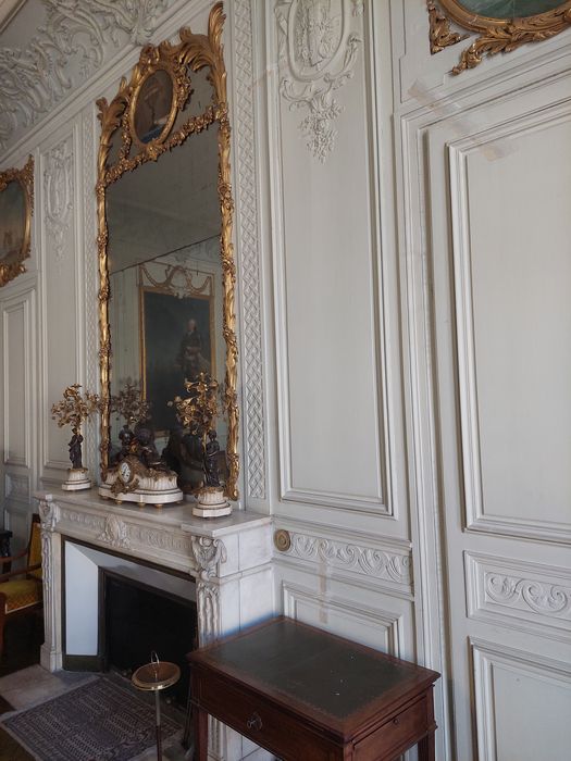 grand salon, vue partielle du décor