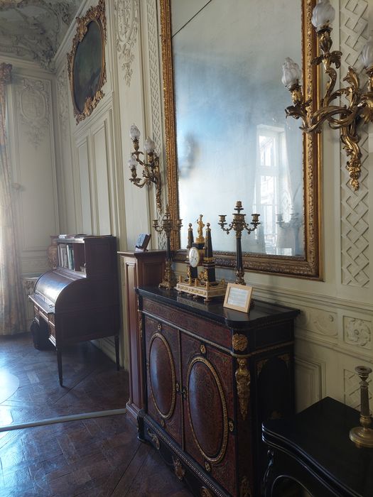 vue partielle du mobilier du grand salon