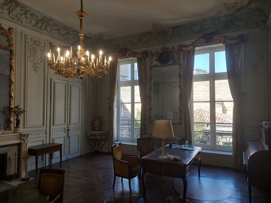 grand salon, vue partielle du décor