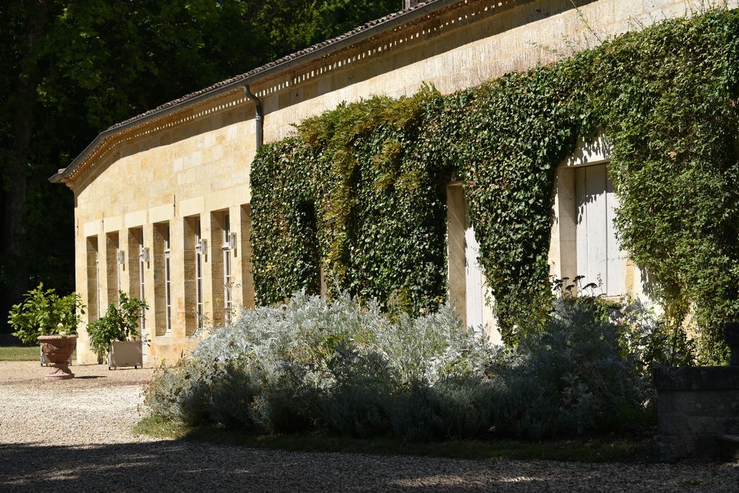 aile Sud-Ouest du Château, massif fleuri