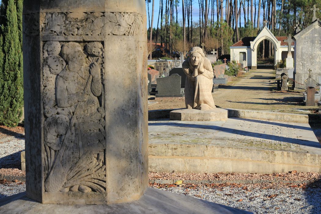 vue partielle du monument