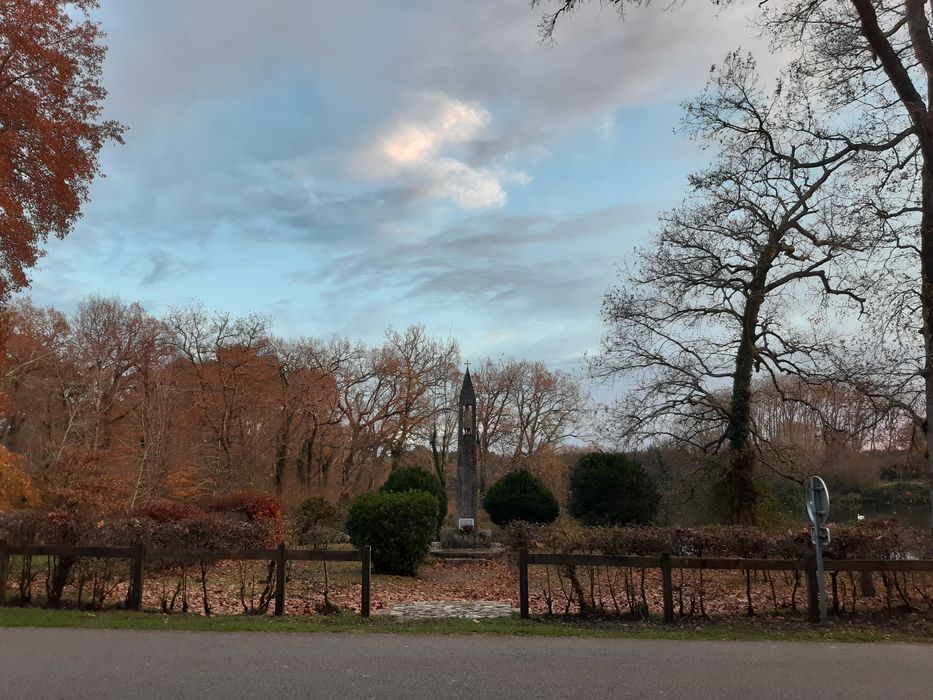 vue générale du monument dans son environnement