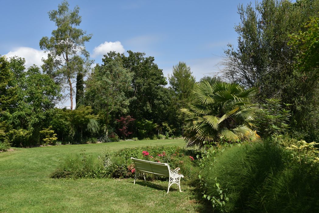 massif fleuri, mobilier de jardin