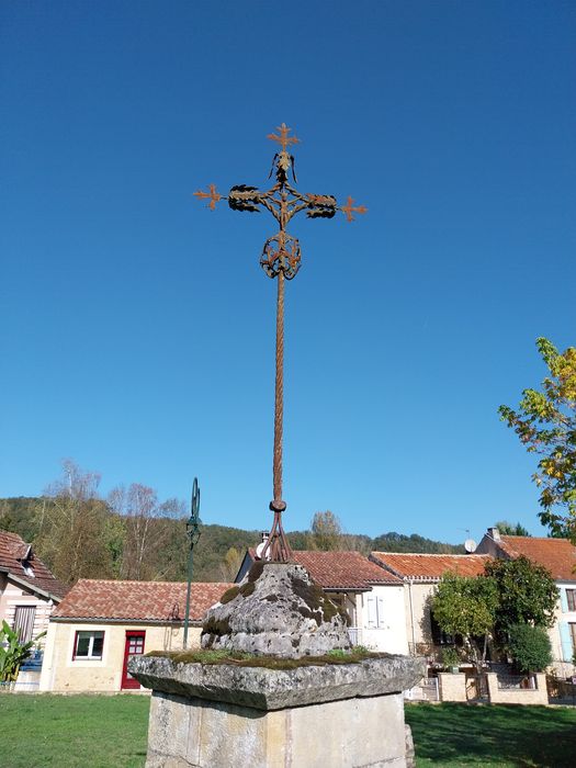 vue générale de la croix