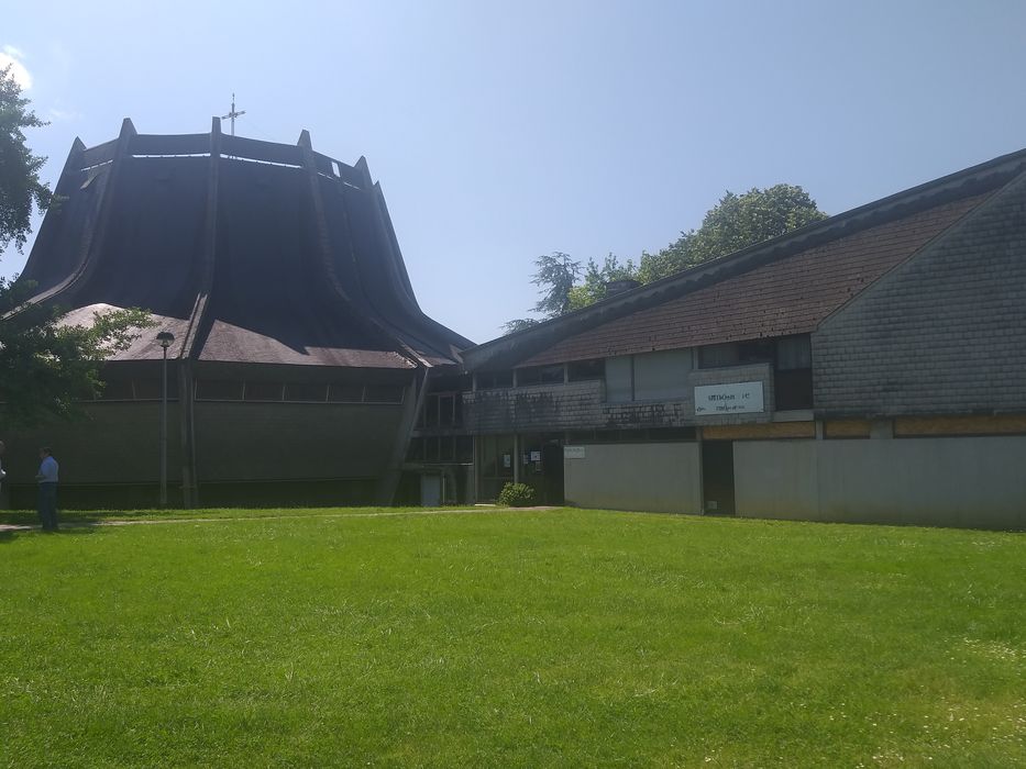 ensemble nord nord-ouest de l’église et de son presbytère