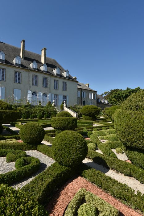 parterre, bordures (art topiaire), vue Nord-Est du château