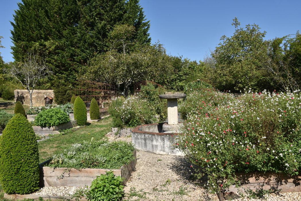 fontaine, bordures, broderies (art topiaire)