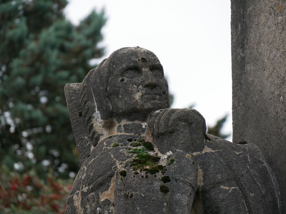 vue générale du calvaire, détail du priant