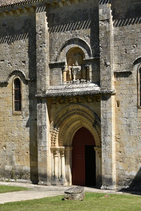 église Saint-Pierre (portail)