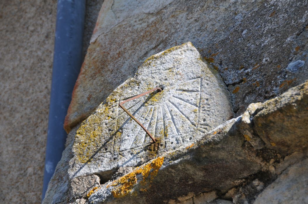 façade latérale sud, détail d’un cadran solaire